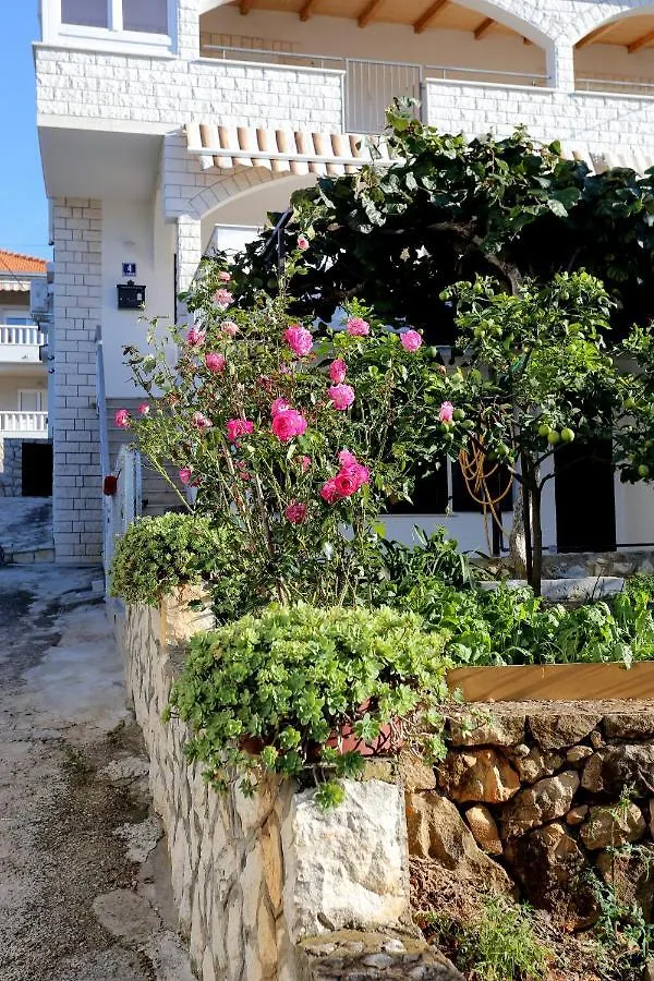 Apartments By The Sea Trogir - 10342