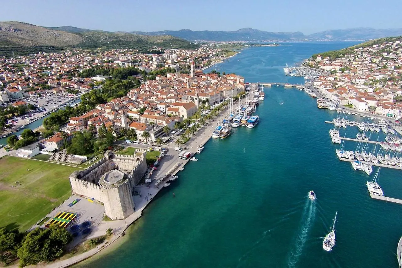 Apartments By The Sea Trogir - 10342